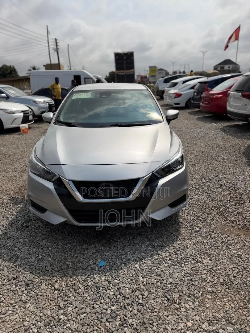 Nissan Versa 1.6 SV 2021 Gray