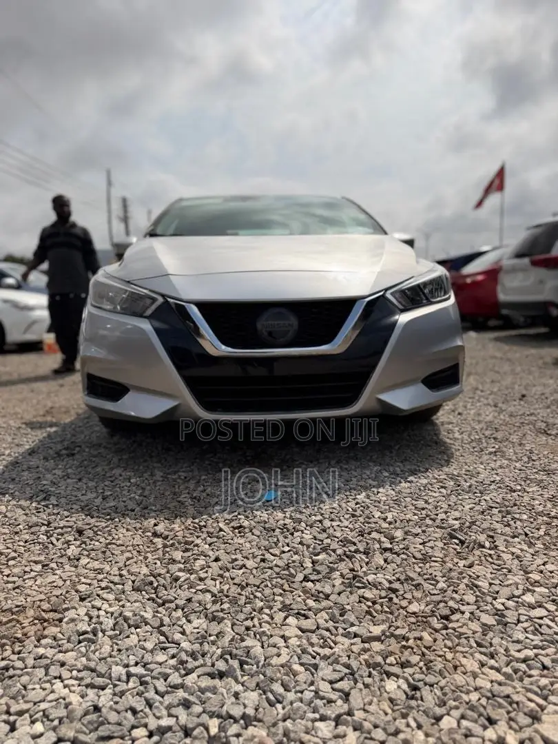 Nissan Versa 1.6 SV 2021 Gray