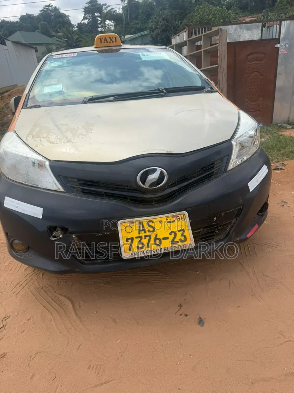 Toyota Vitz 2012 Silver