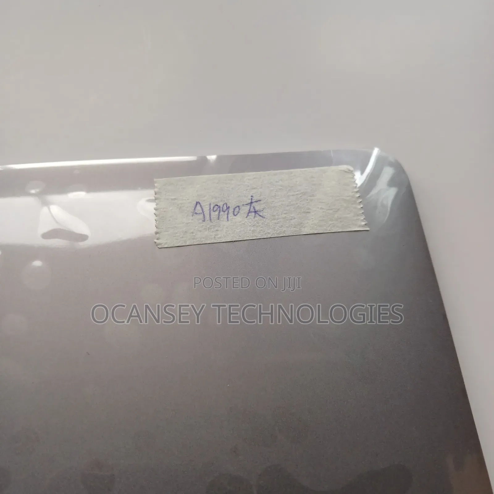 Original Apple A1990 Macbook Screen