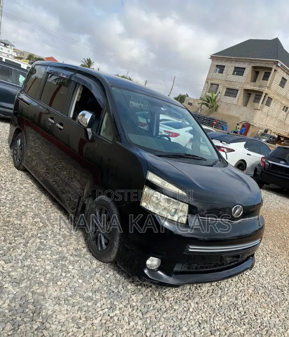 Toyota Voxy ZS 4WD 8-Seater 2013 Black