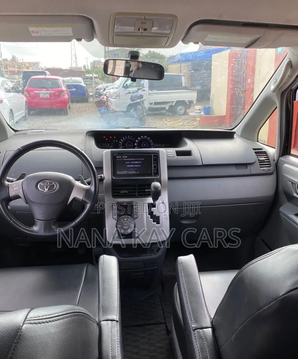 Toyota Voxy ZS 4WD 8-Seater 2013 Black