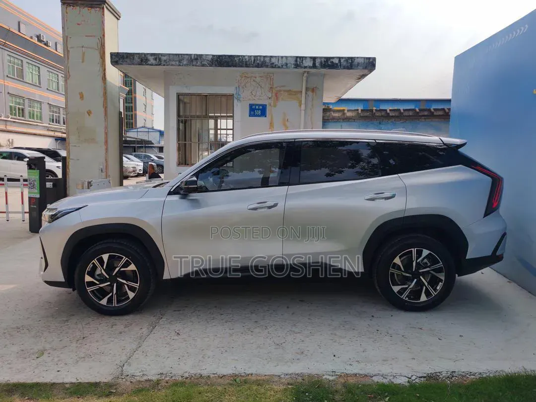 Geely Boyue 2025 Silver