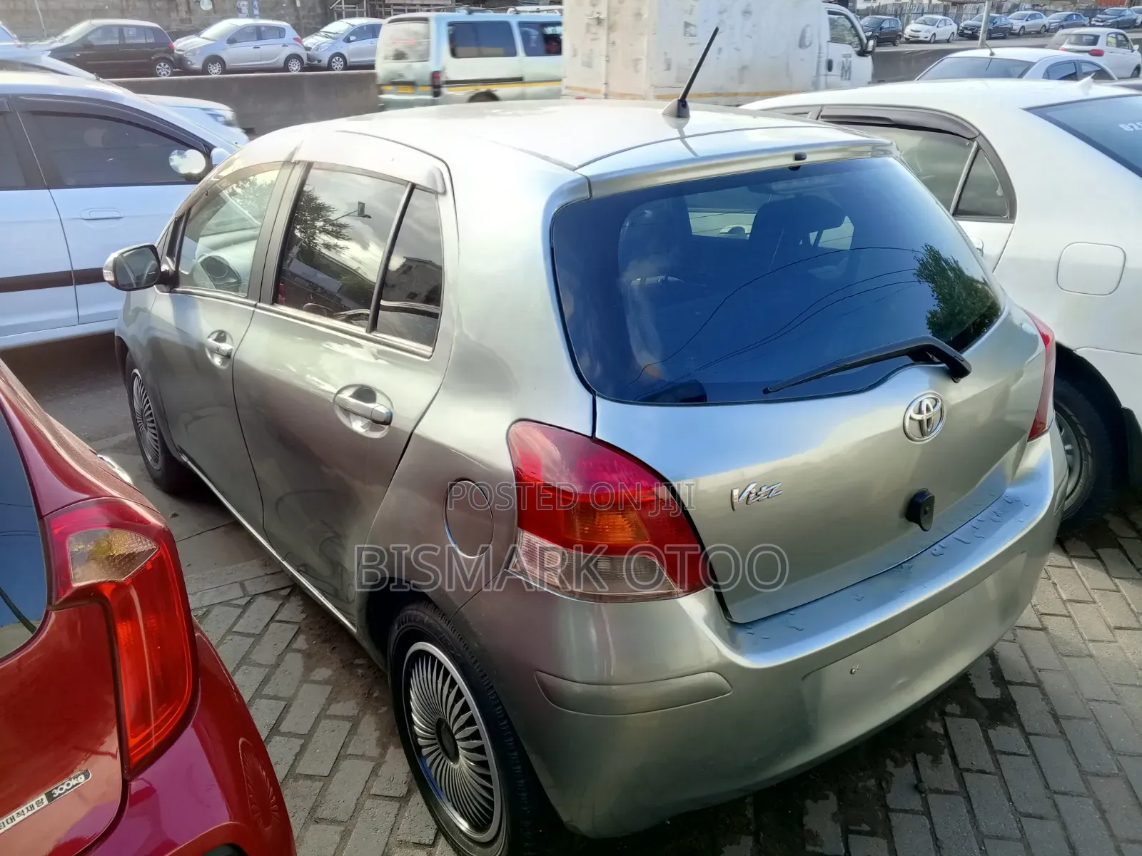 Toyota Vitz 1.3 FWD 5dr 2010 Gray