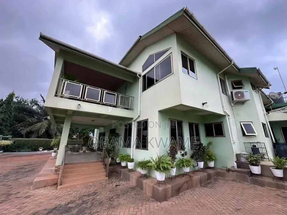 6bdrm House in Laryea Homes, Ghana Flag for sale