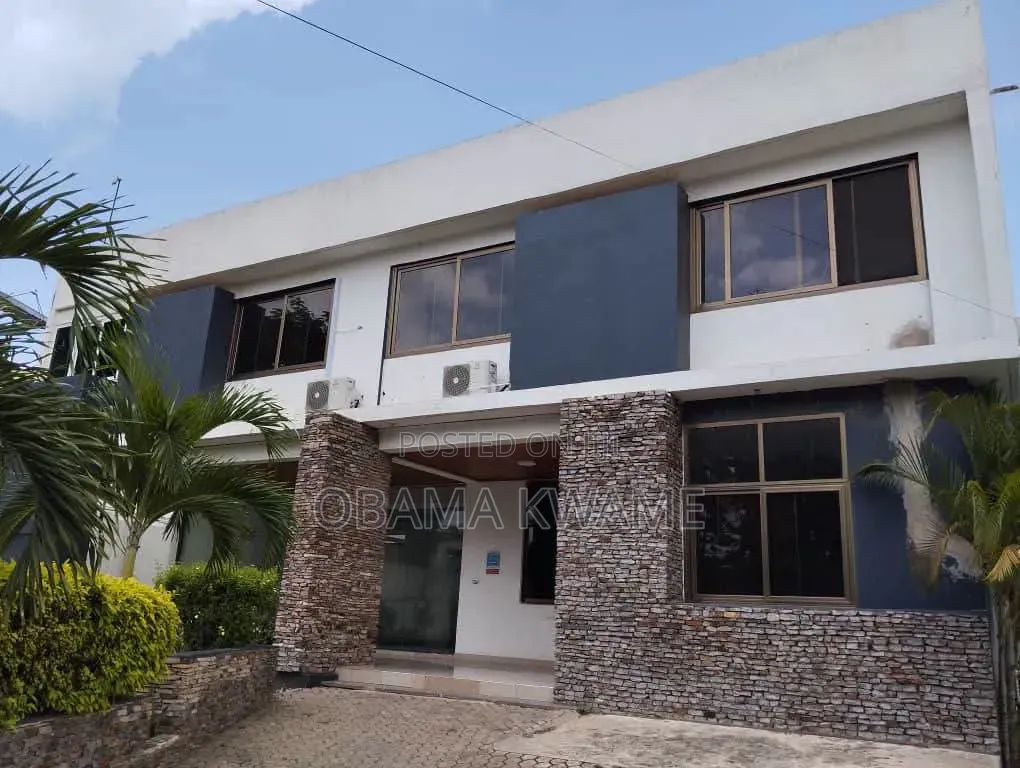 6bdrm House in Laryea Homes, Airport Residential Area for rent