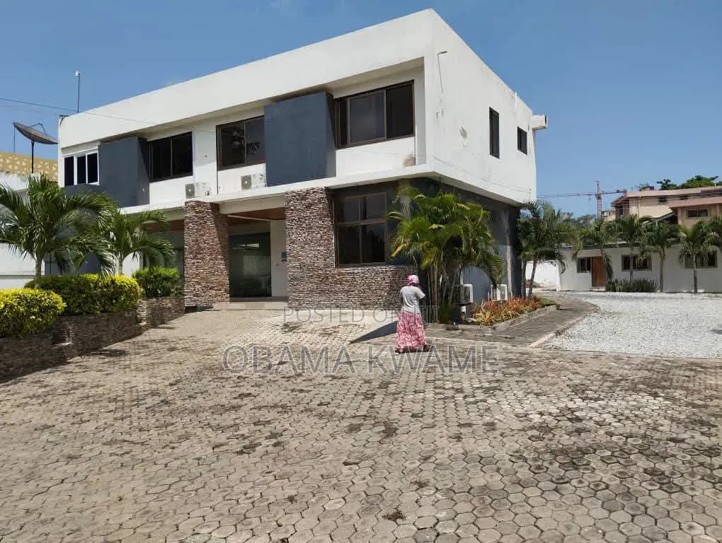 6bdrm House in Laryea Homes, Airport Residential Area for rent