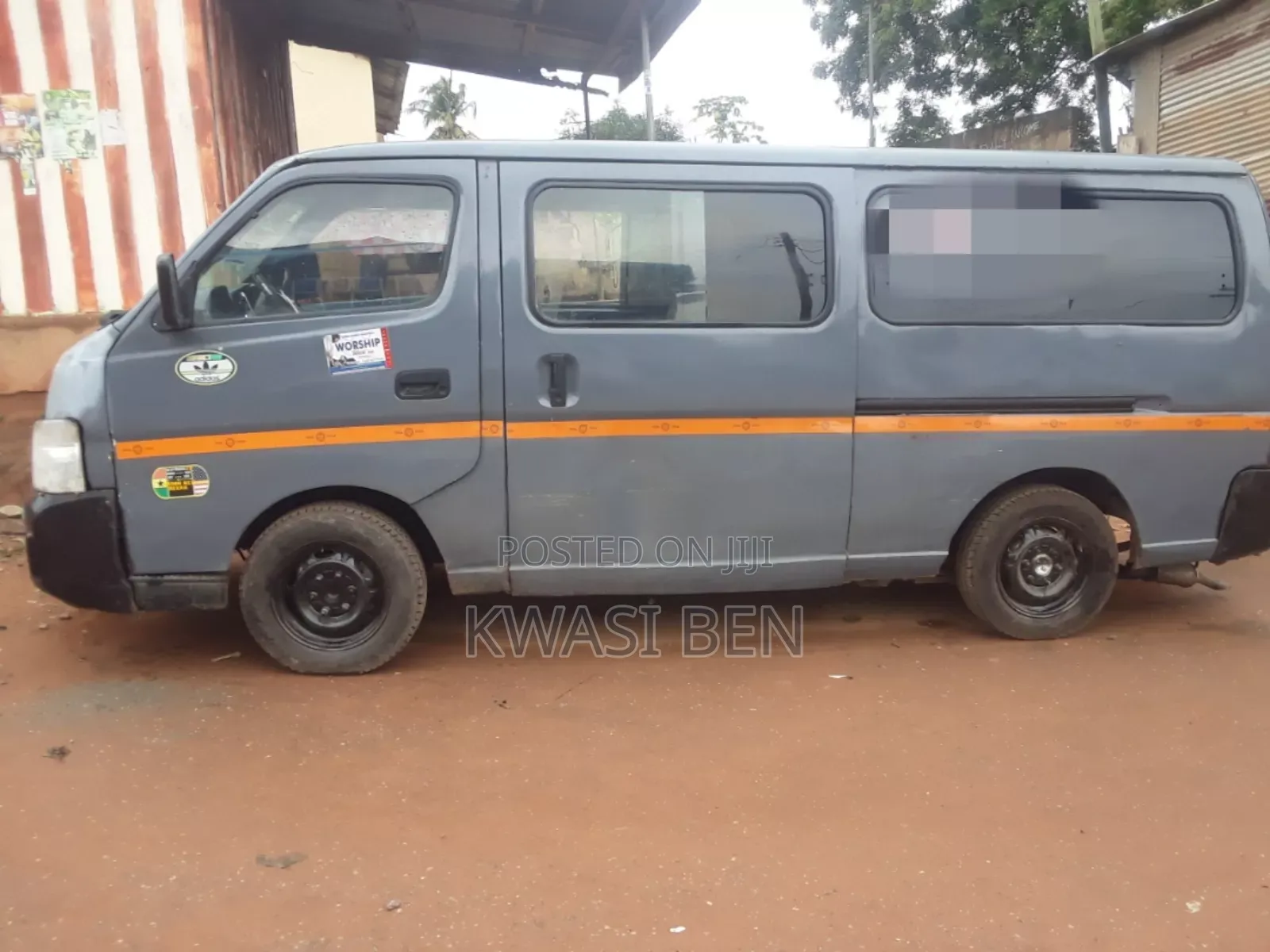 Nissan Caravan (Urvan) 2003 Grey
