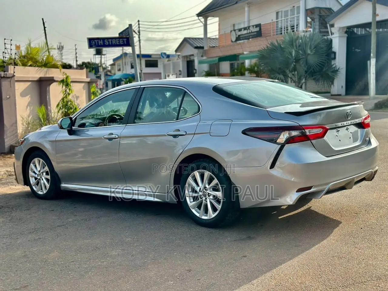 Toyota Camry SE 2023 Silver