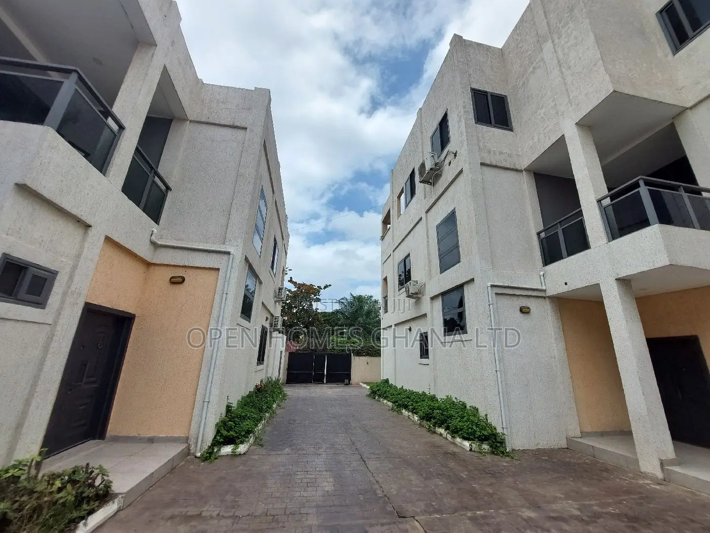 Office Building for Rent in Airport Residential Area