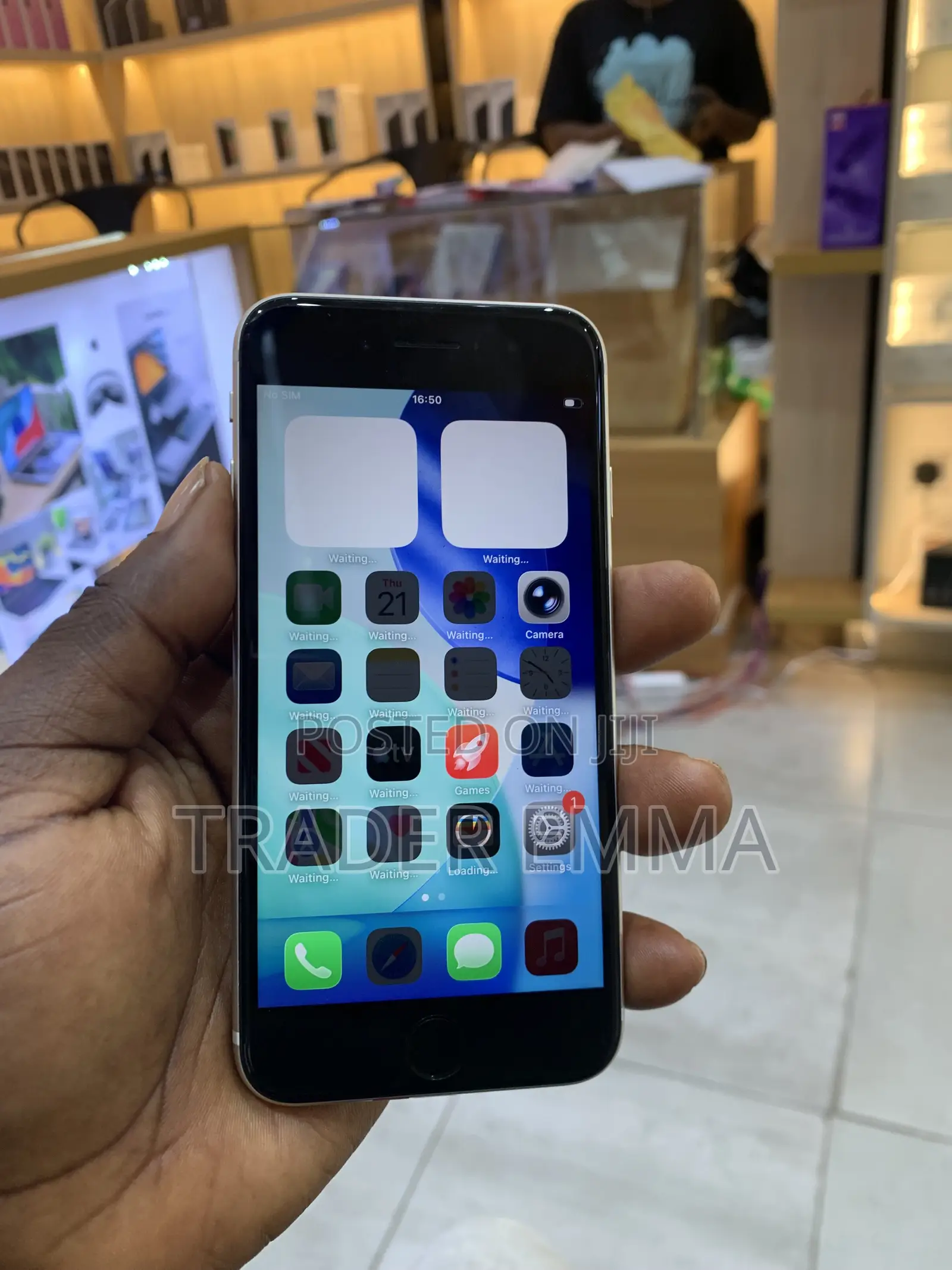 Apple iPhone SE (2022) 128 GB White