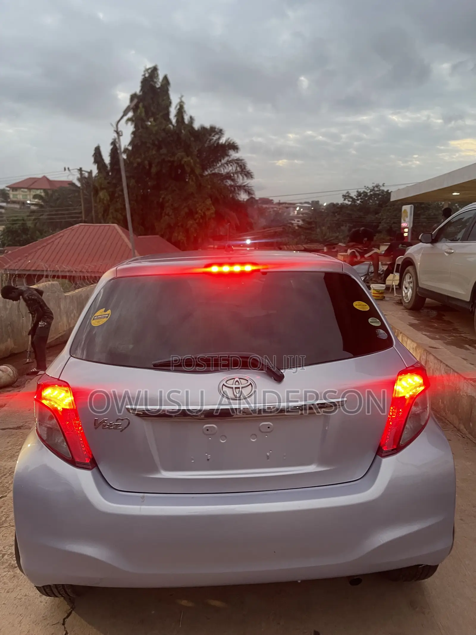 Toyota Vitz 2013 Silver
