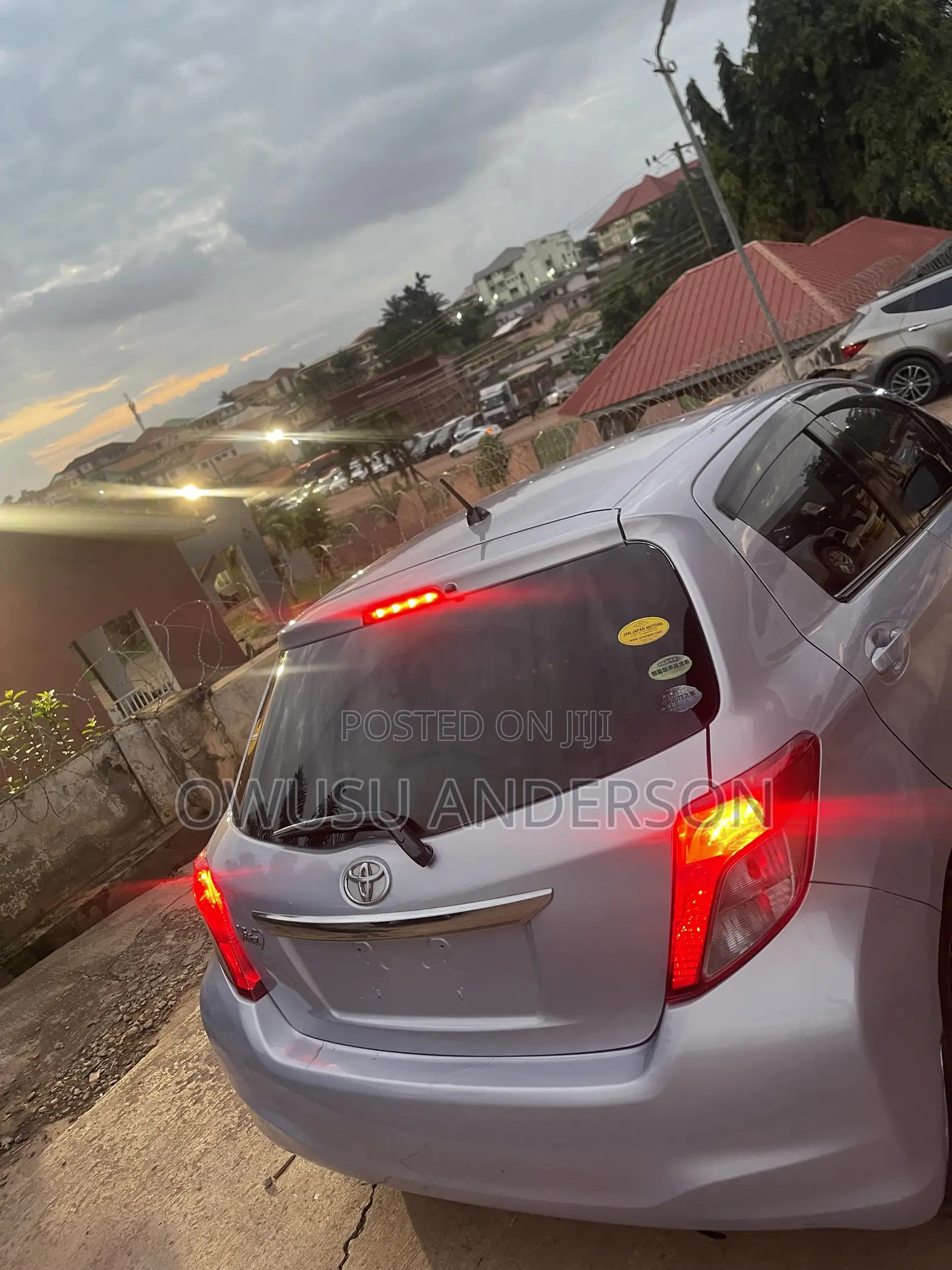 Toyota Vitz 2013 Silver
