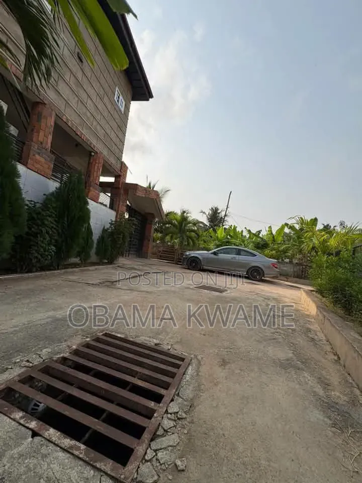 7bdrm Mansion in Laryea Homes, Amasaman for sale