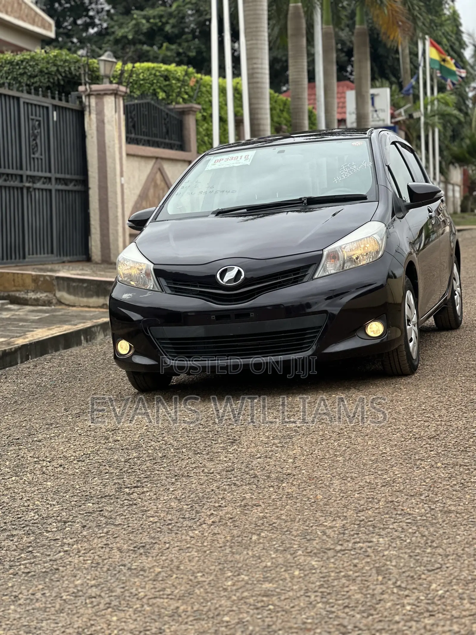 Toyota Vitz 1.3 FWD 5dr 2013 Purple