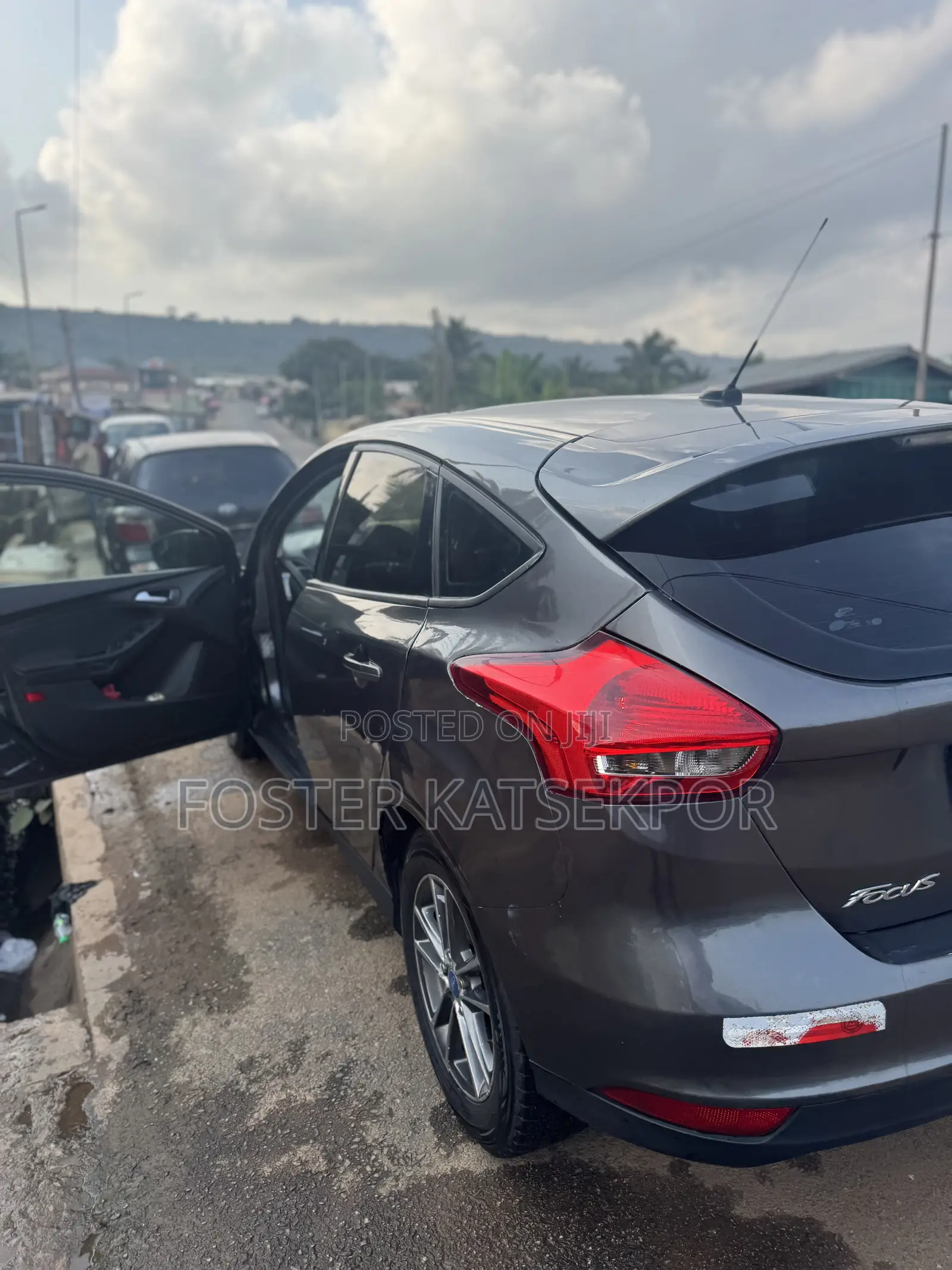 Ford Focus SE 4dr Hatchback (2.0L 4cyl 5M) 2015 Black