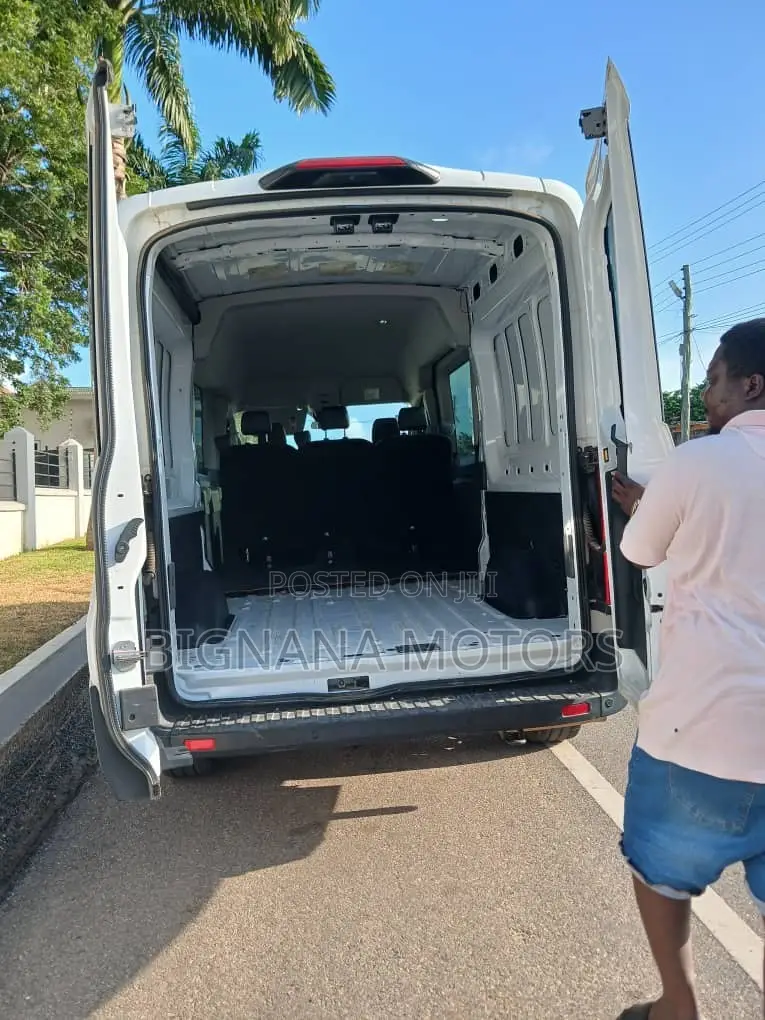 Ford Transit 2023 White
