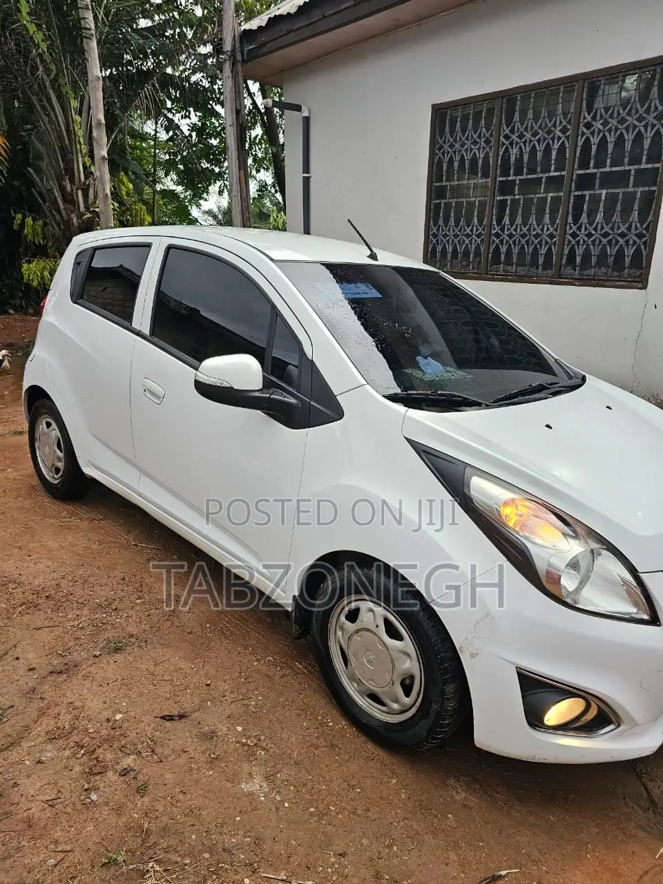 Chevrolet Spark 2LT 4dr Hatchback (1.2L 4cyl CVT) 2014 White