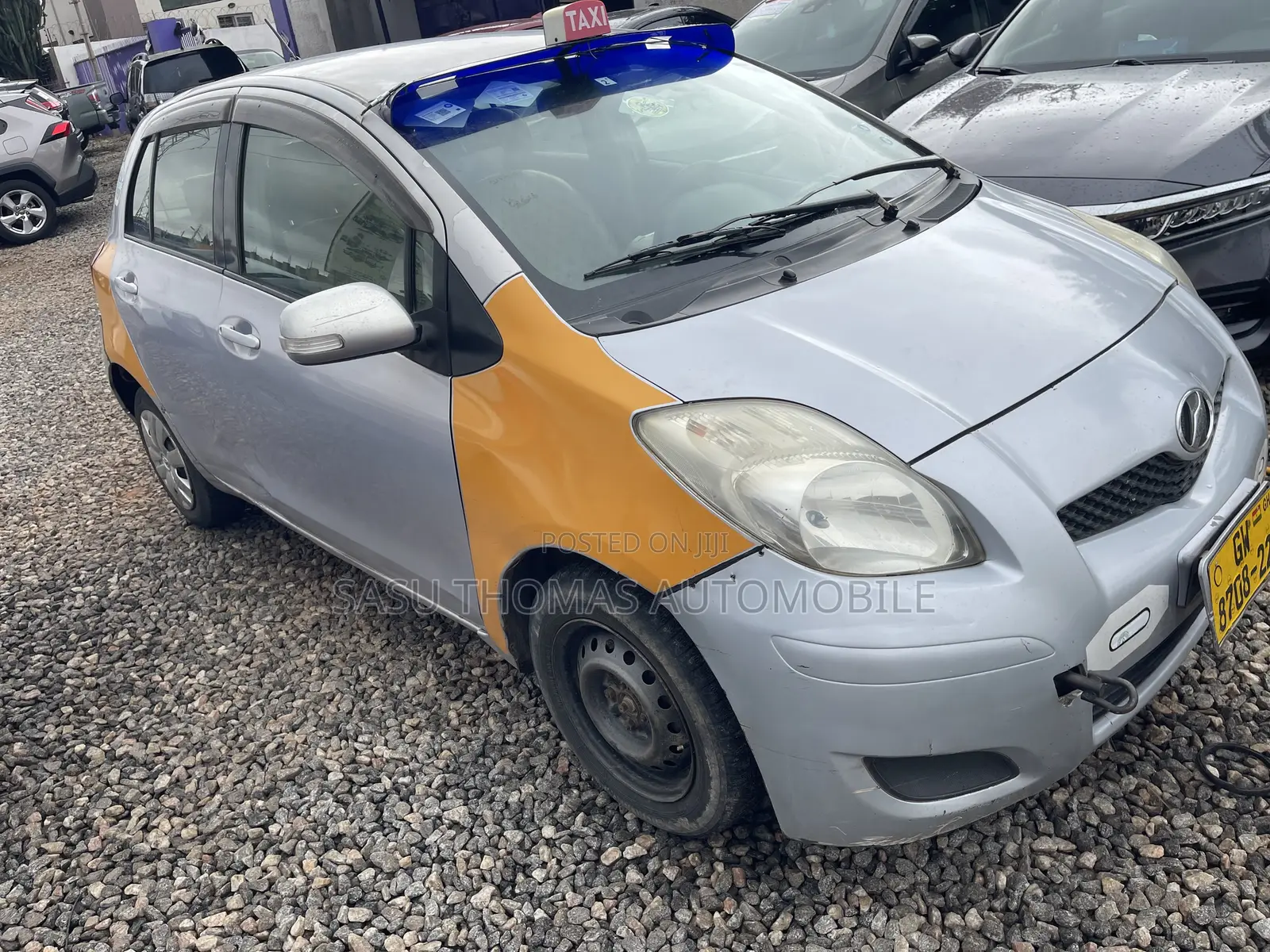 Toyota Vitz 2010 Silver