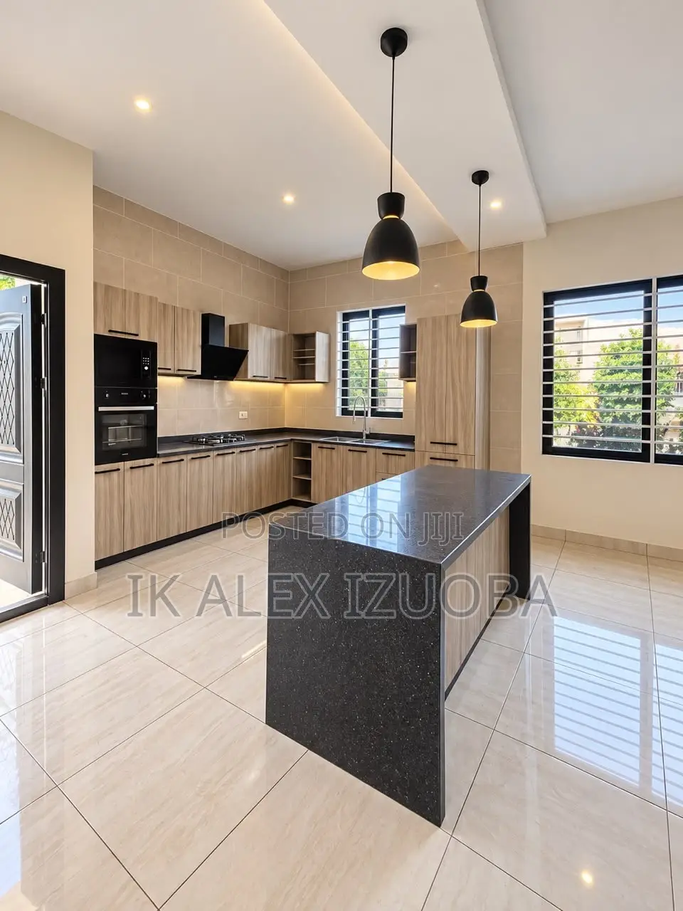 4bdrm House in Lakeside Community 8 for sale