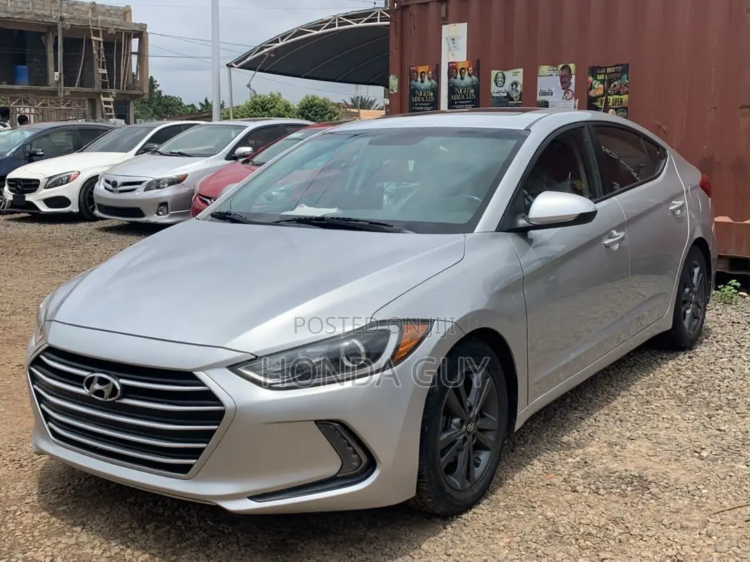 Hyundai Elantra SE Sedan FWD (2.0L 4cyl 6M) 2017 Silver