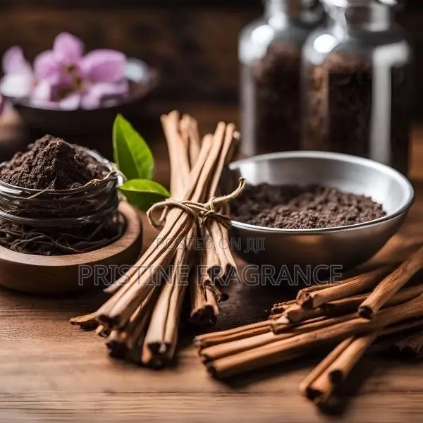 Ebony Sandalwood Dried Bloom Aromatherapy Candle