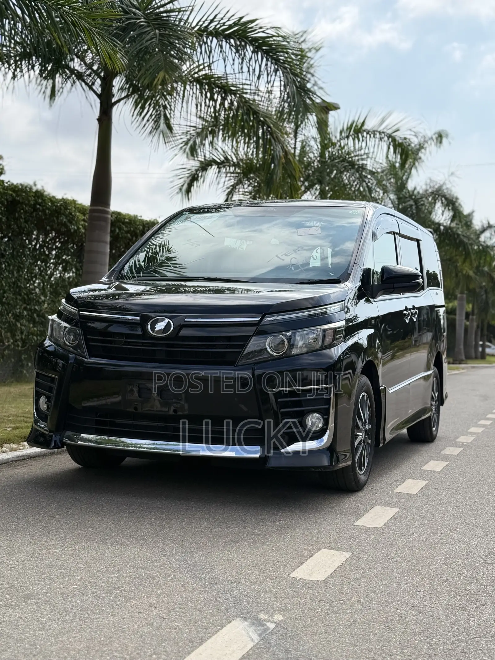 Toyota Voxy V 4WD 7-Seater 2015 Black