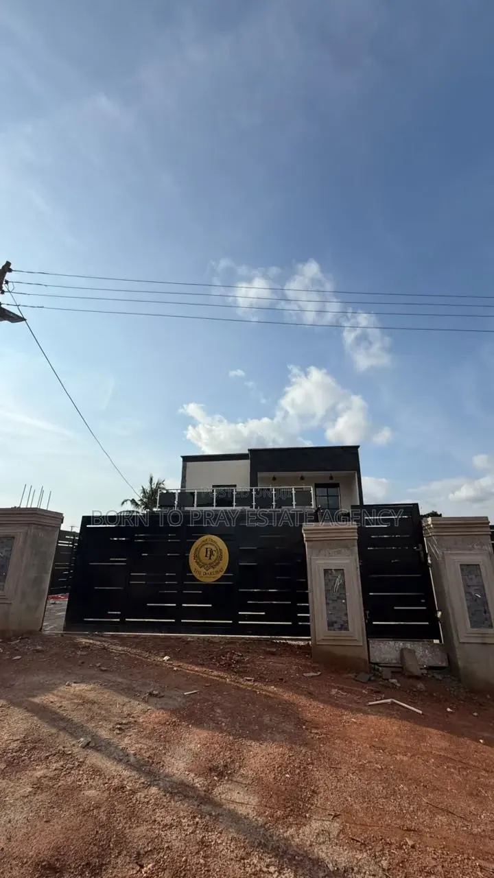 5bdrm House in Bron To Pray Estate, Kumasi Metropolitan for sale