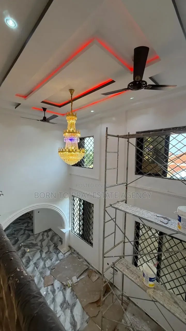 5bdrm House in Bron To Pray Estate, Kumasi Metropolitan for sale