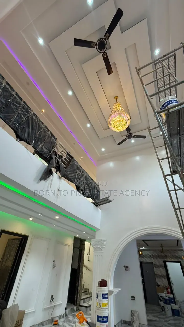 5bdrm House in Bron To Pray Estate, Kumasi Metropolitan for sale