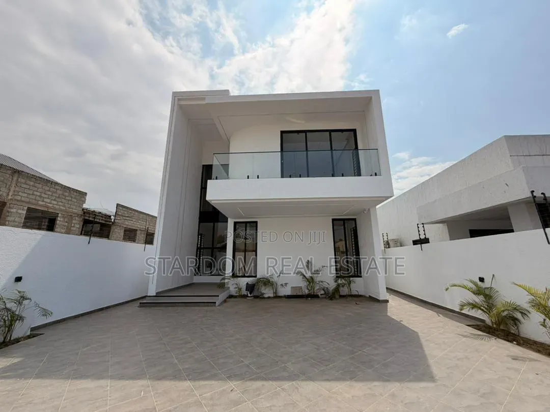 4bdrm Duplex in Lakeside Estate for sale