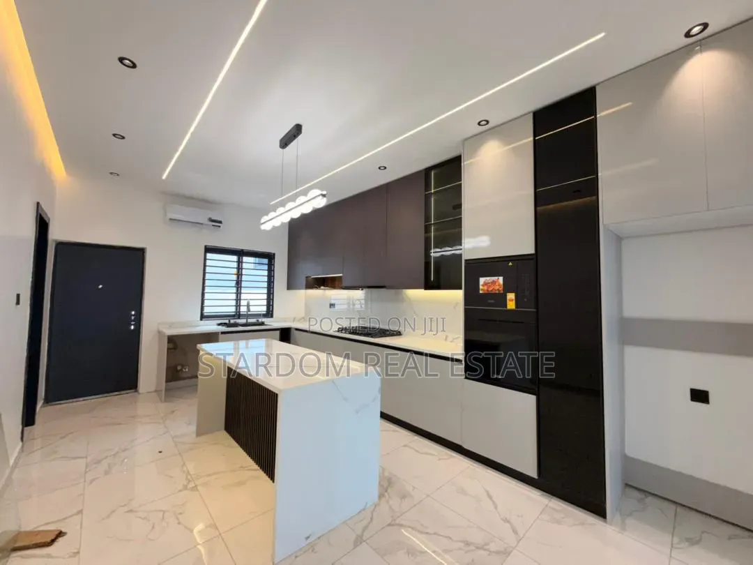 4bdrm Duplex in Lakeside Estate for sale