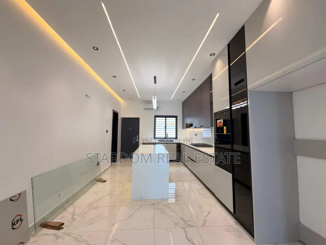 4bdrm Duplex in Lakeside Estate for sale