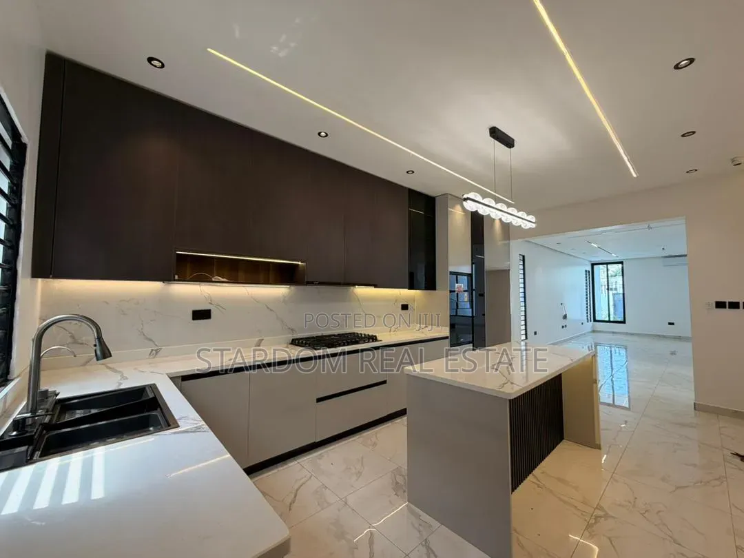 4bdrm Duplex in Lakeside Estate for sale
