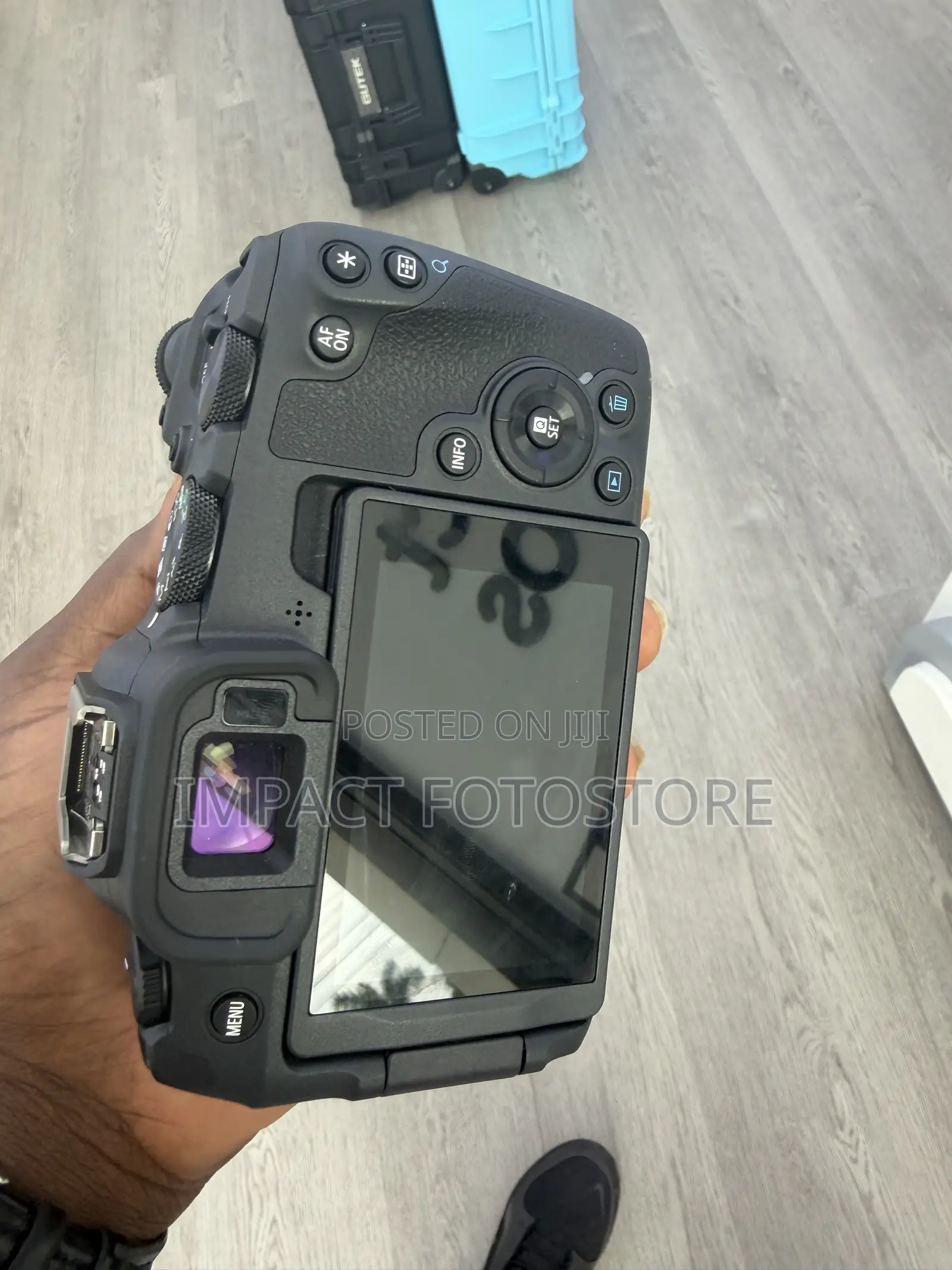 Canon R8 Like New