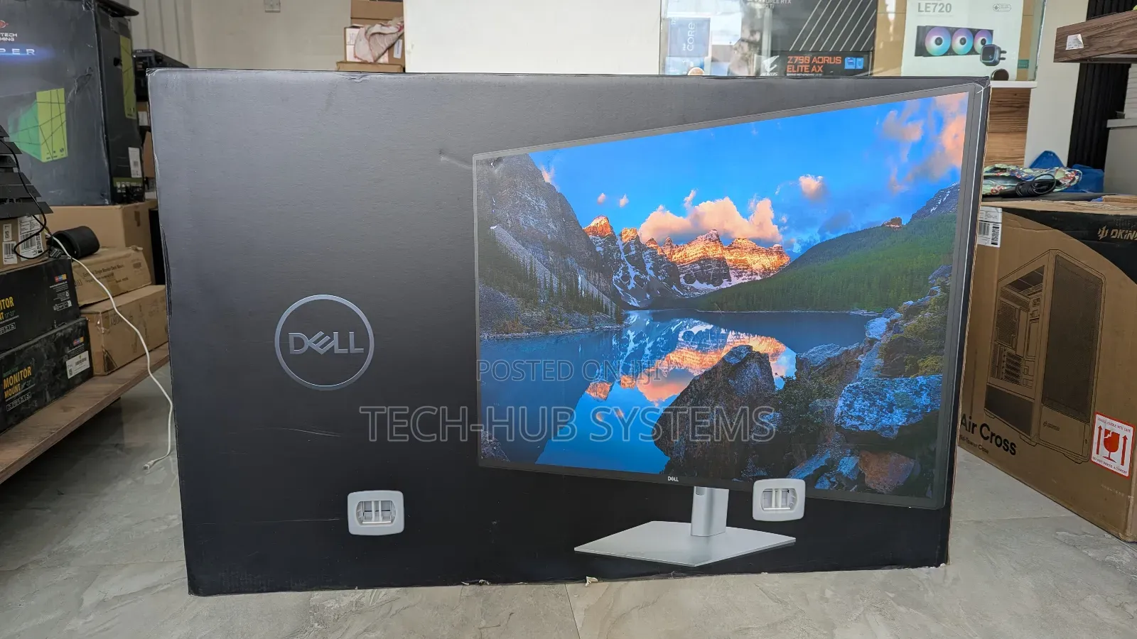 Dell UltraSharp
Dell UltraSharp 43 USB-C Hub Monitor
