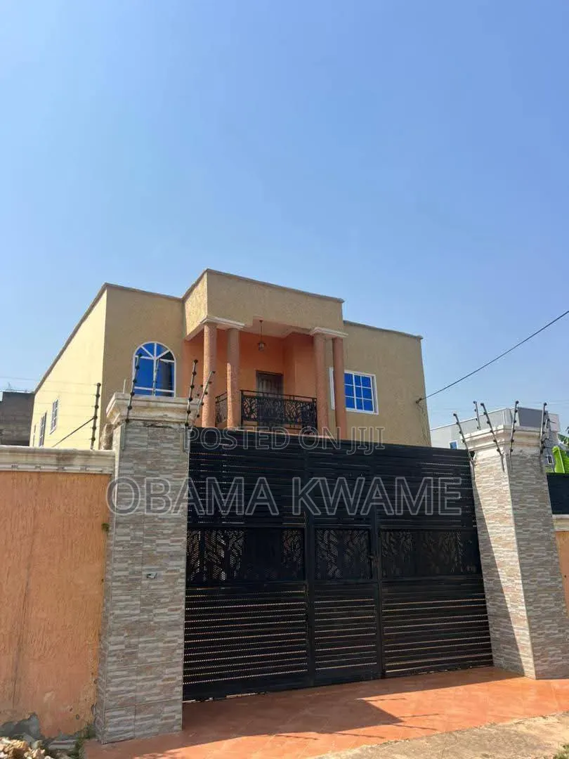 4bdrm House in Laryea Homes, Kwabenya for sale