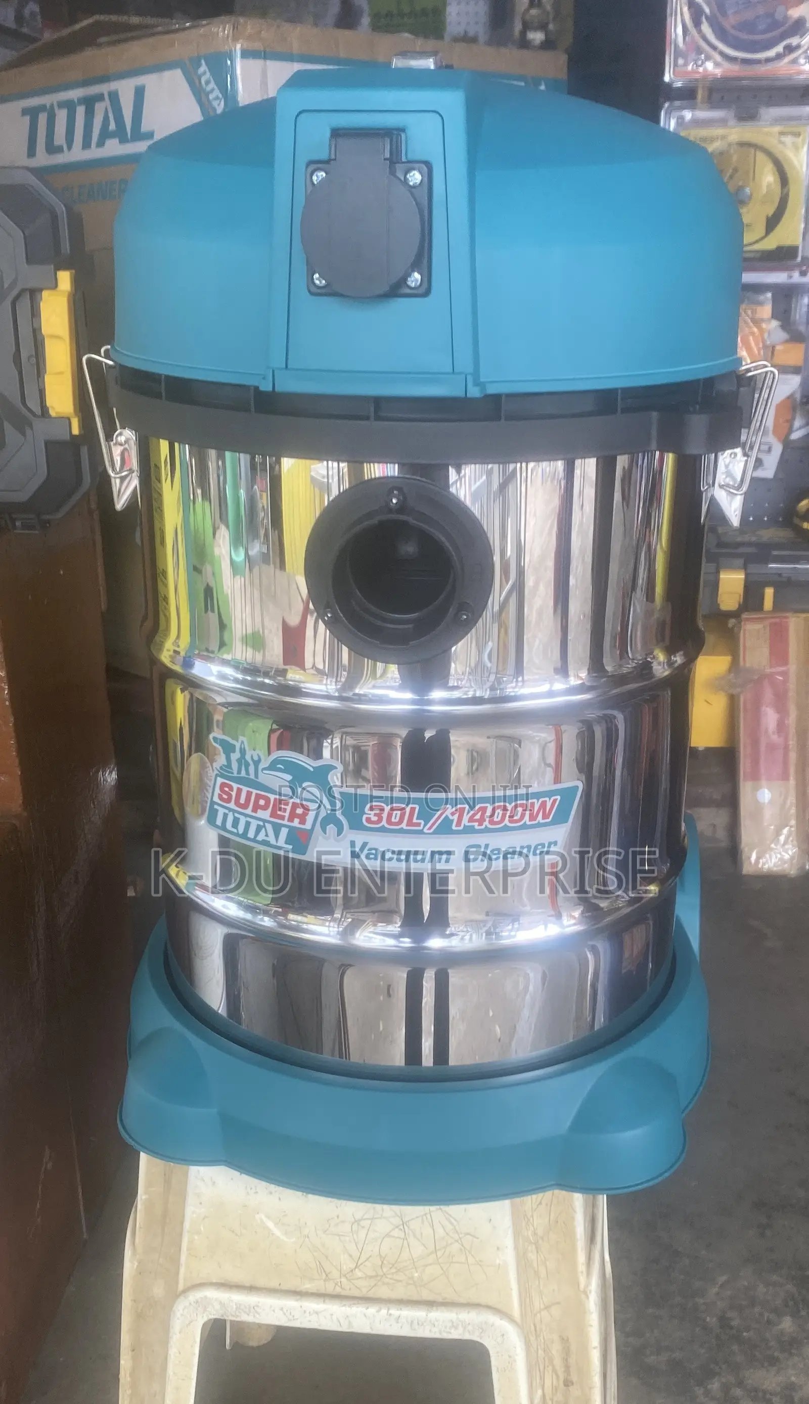 30L Vacuum Cleaner 1400W