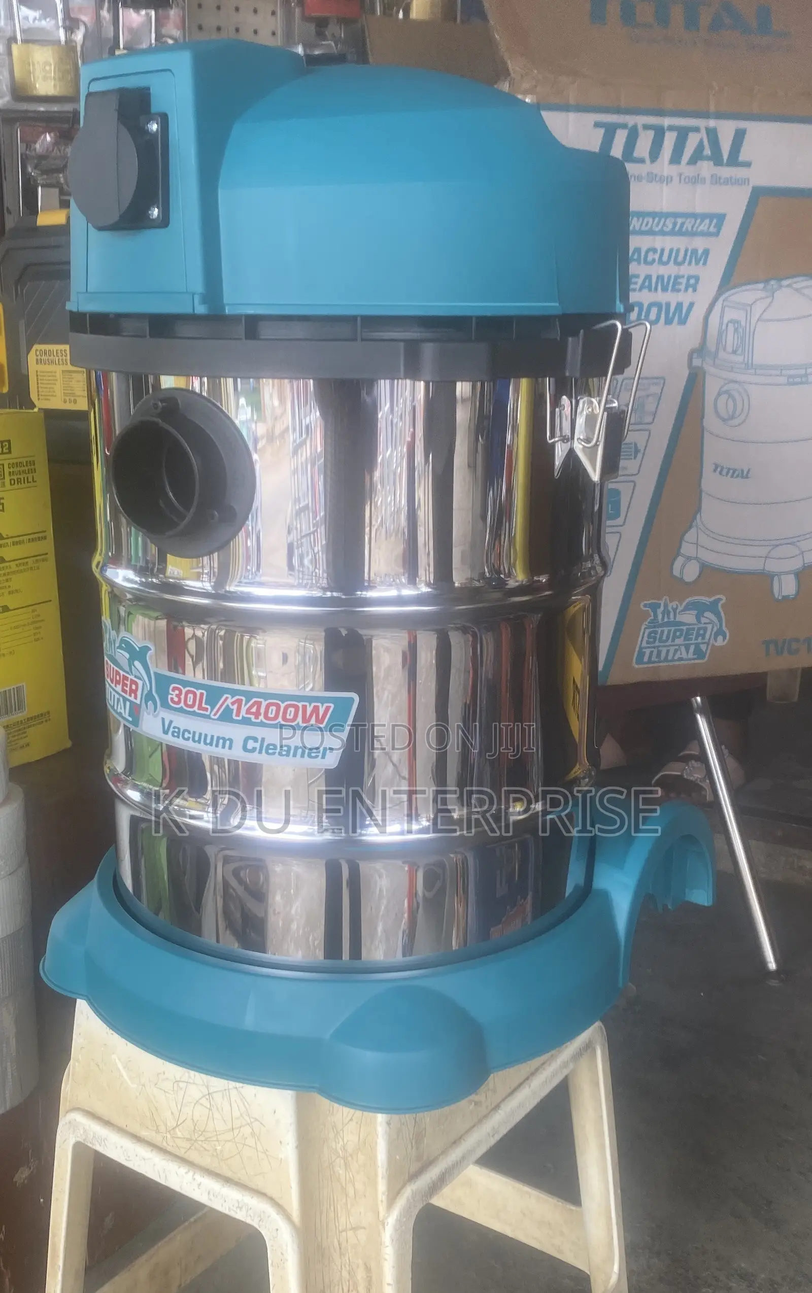 30L Vacuum Cleaner 1400W