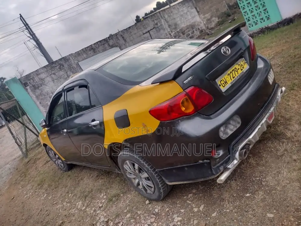 Toyota Corolla 2010 Black
