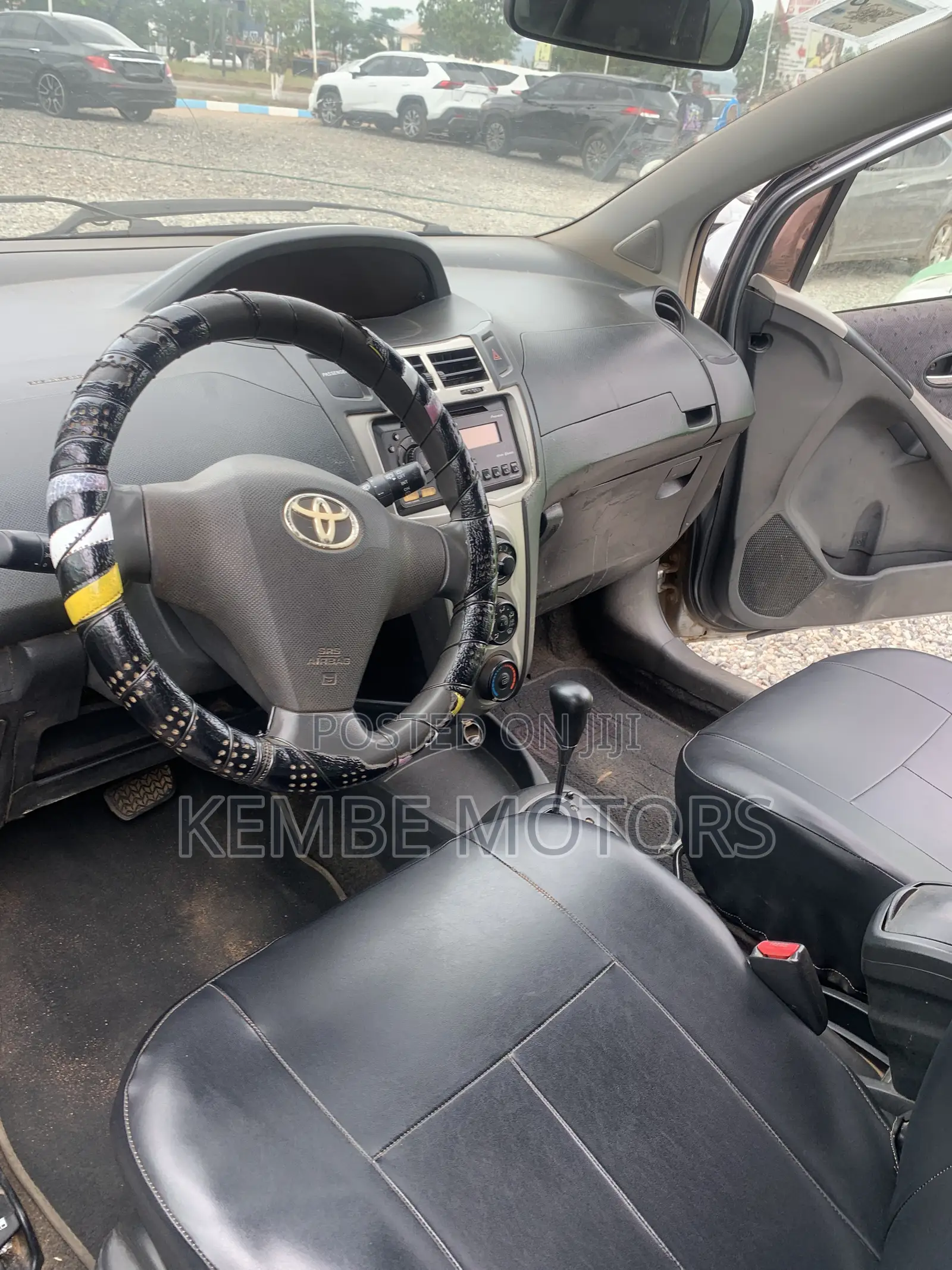Toyota Vitz 2010 Silver