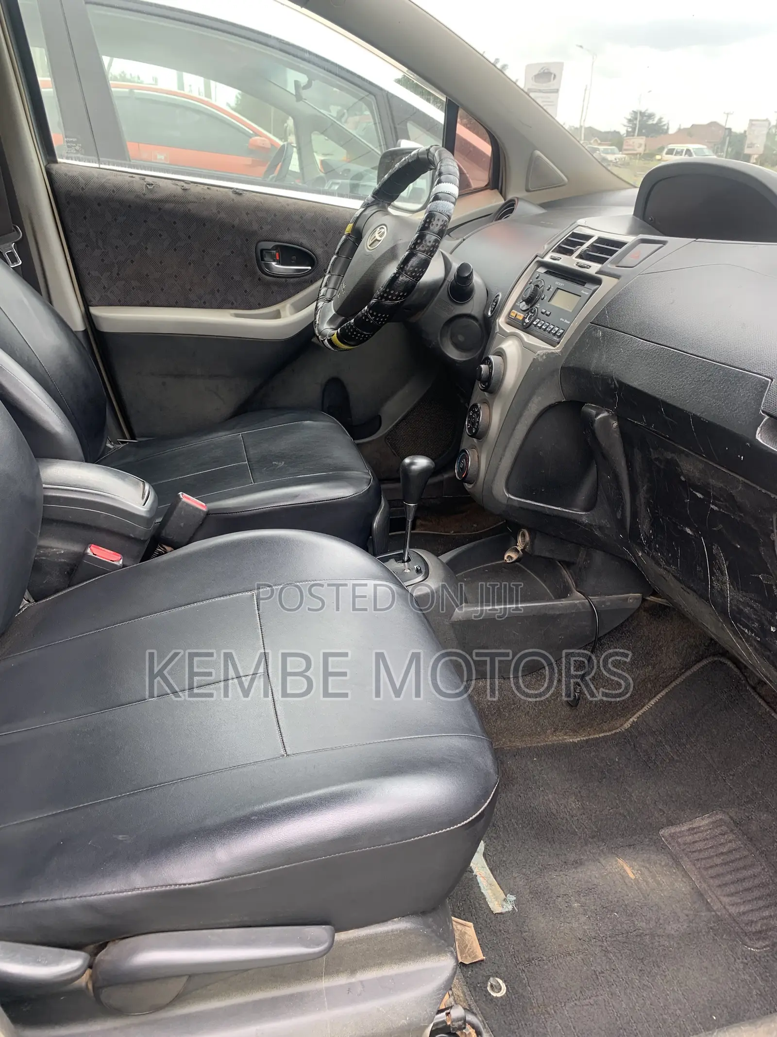 Toyota Vitz 2010 Silver