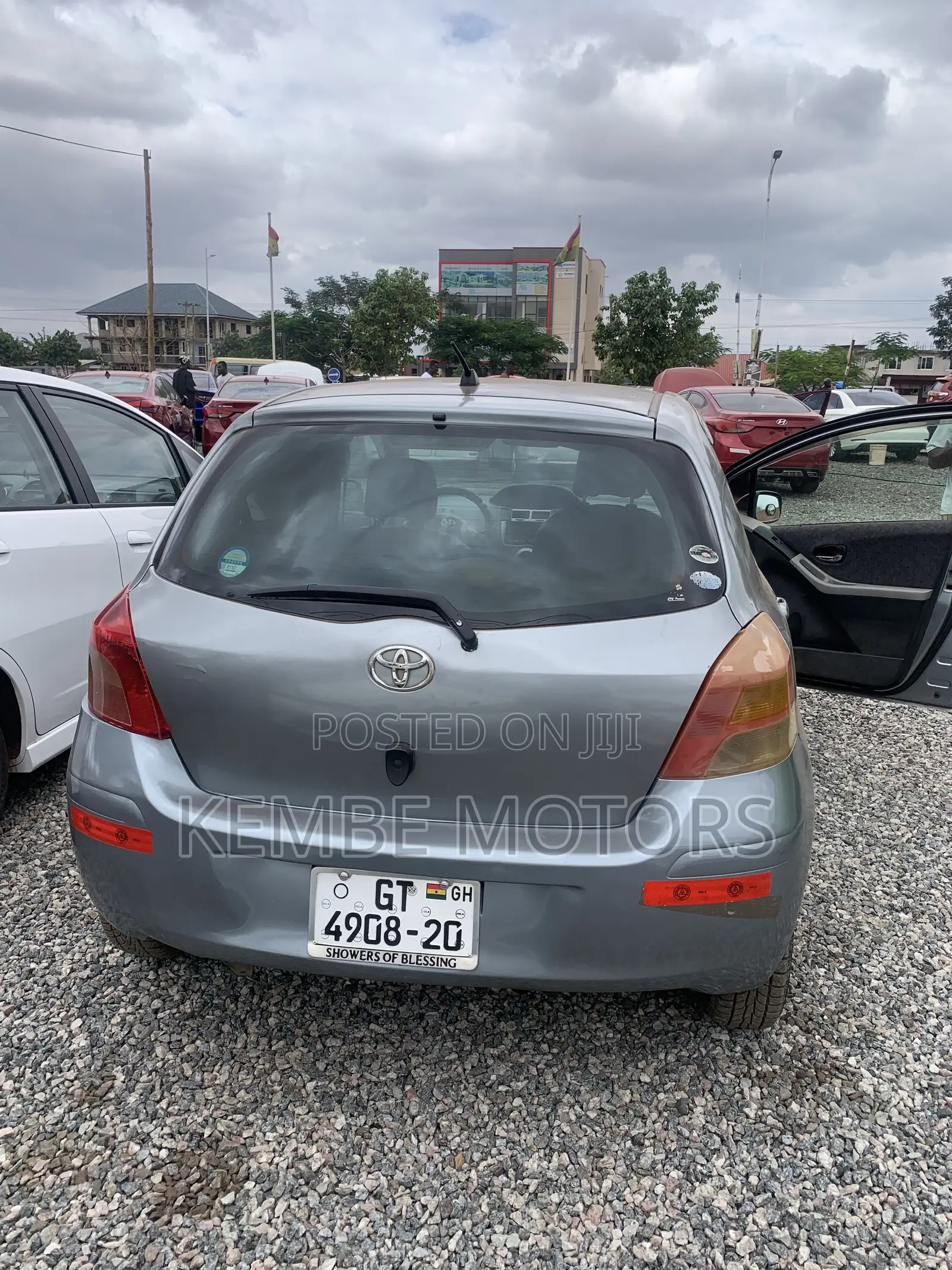 Toyota Vitz 2010 Silver