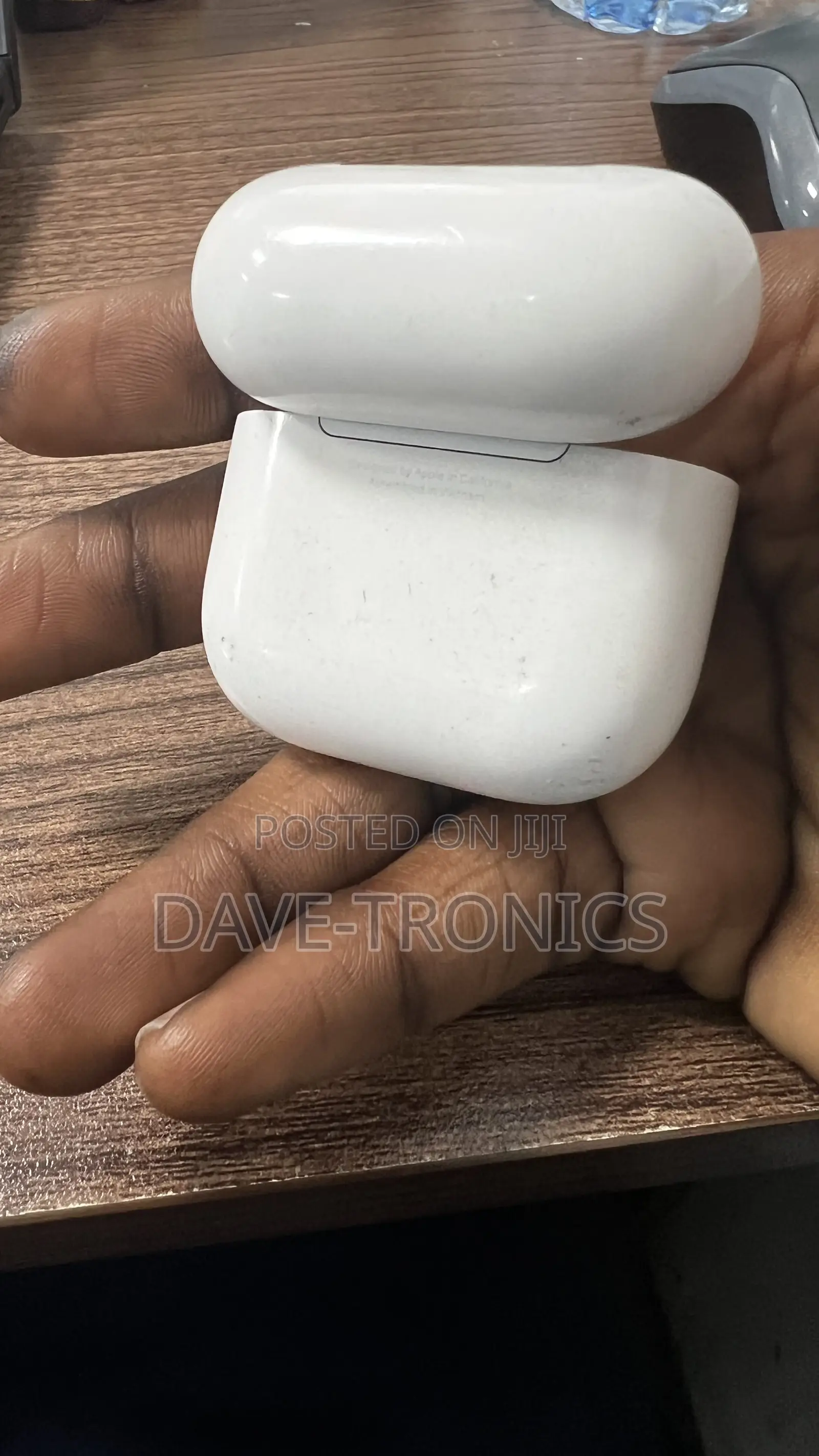 AirPod 4 Charging Case