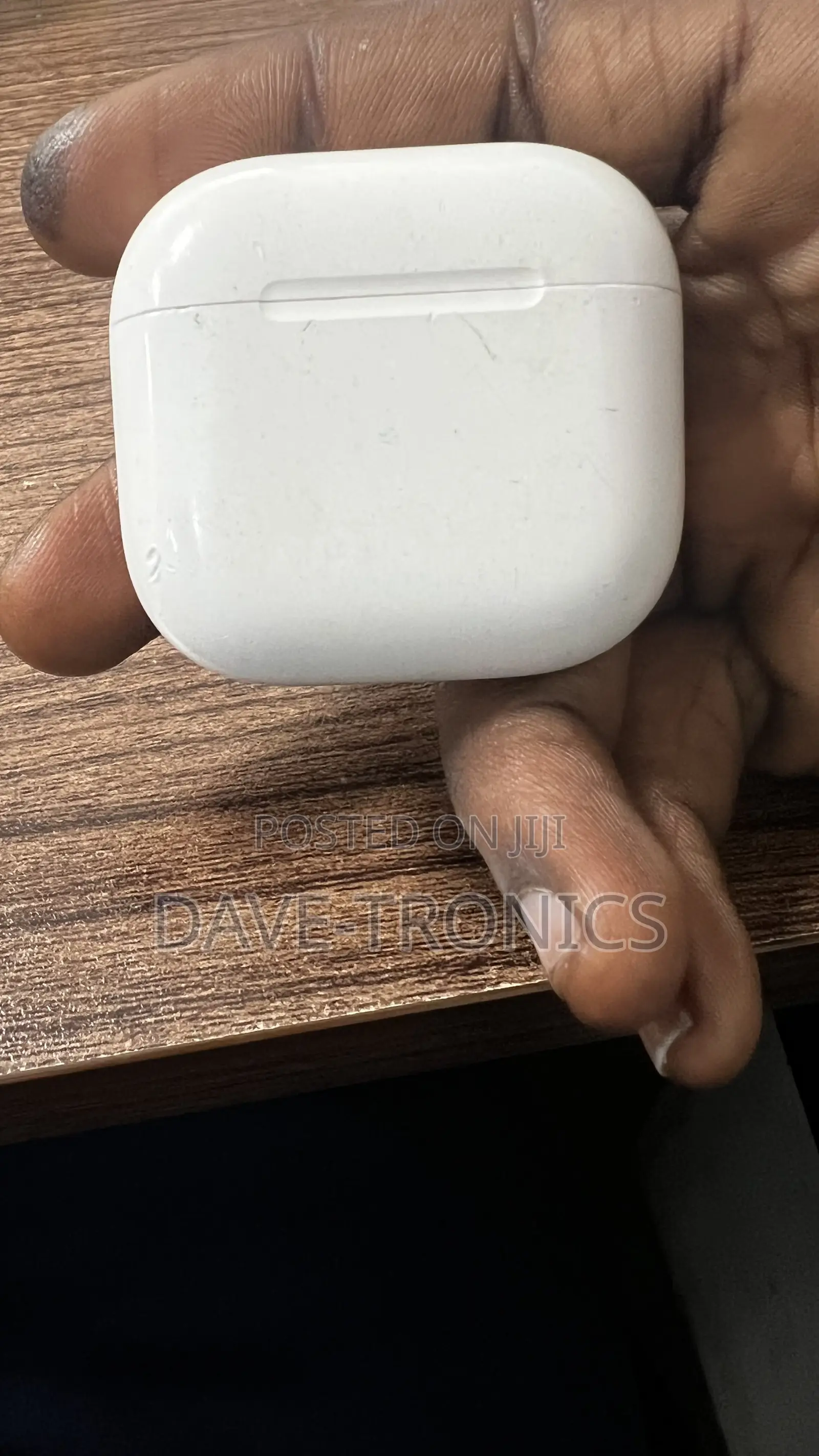 AirPod 4 Charging Case