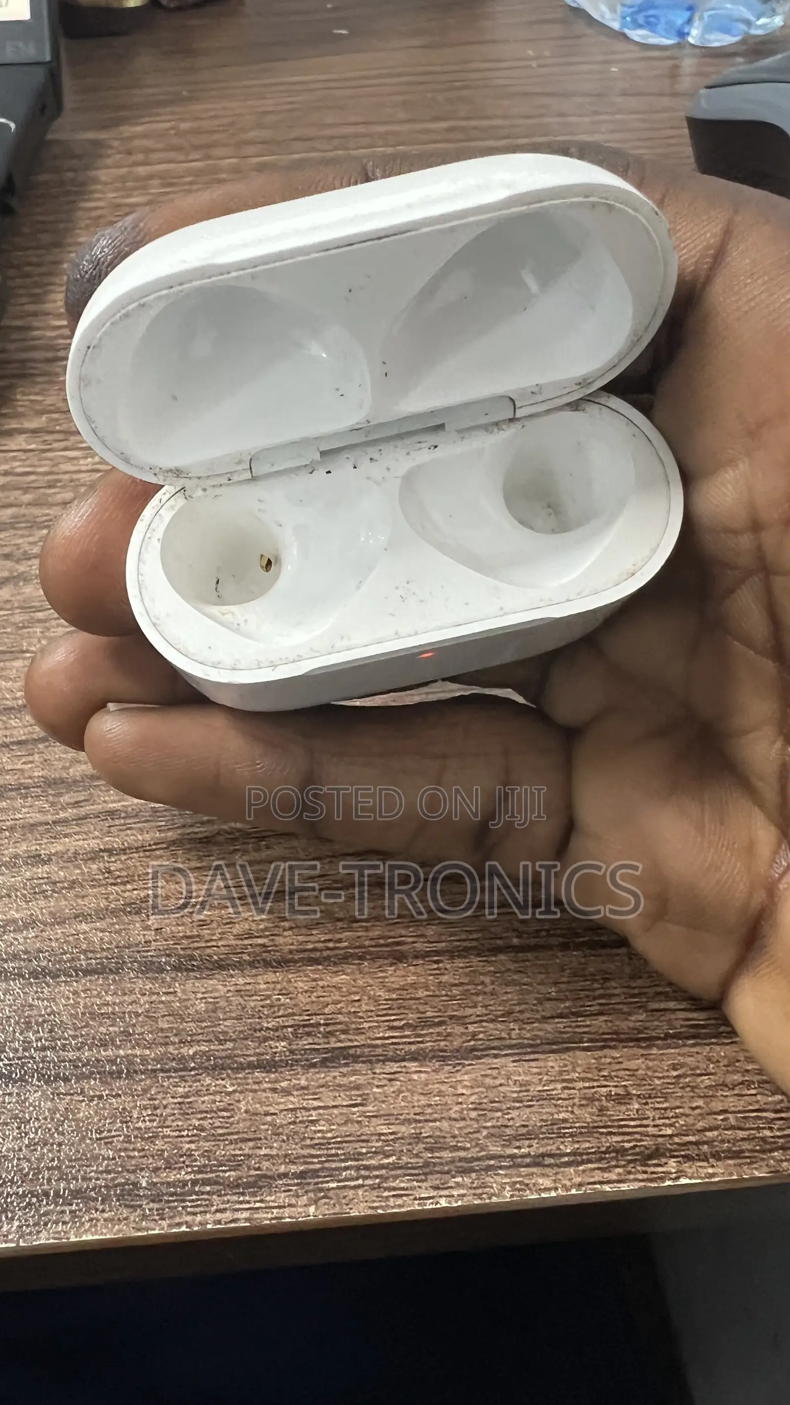 AirPod 4 Charging Case