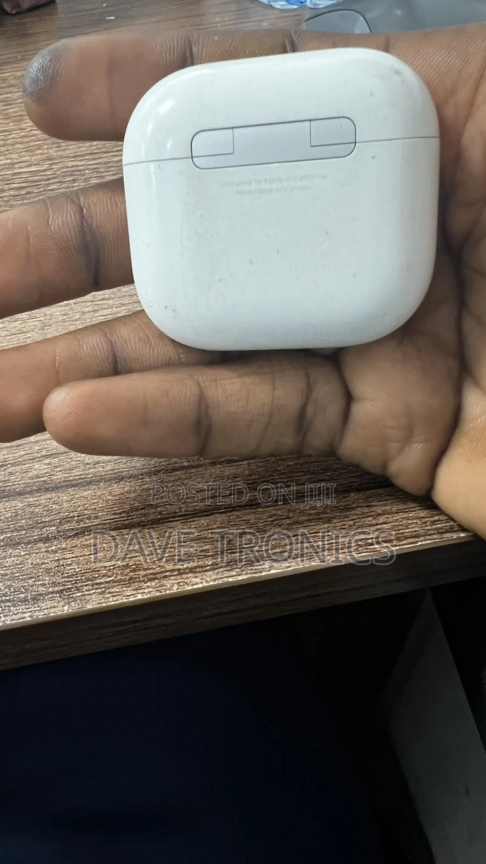 AirPod 4 Charging Case