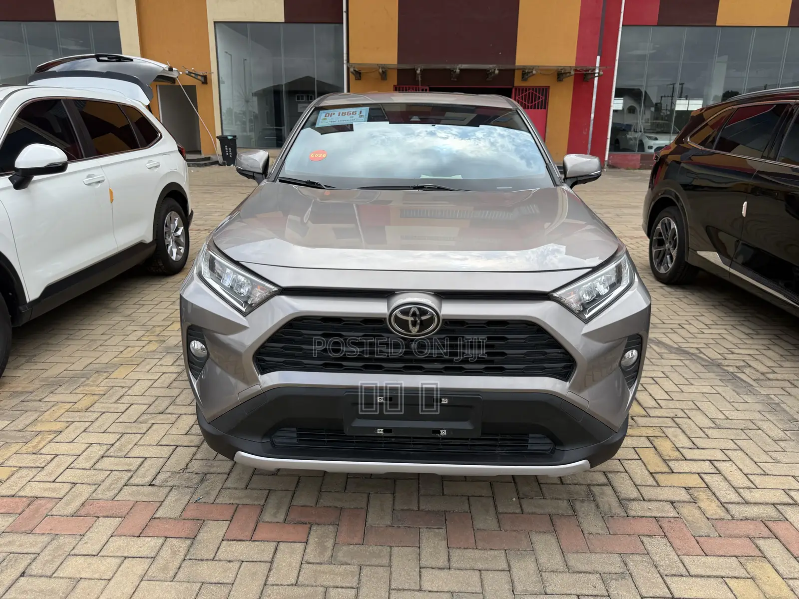 Toyota RAV4 XLE 2021 Silver