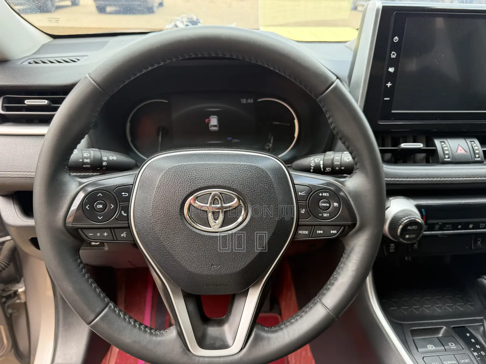 Toyota RAV4 XLE 2021 Silver