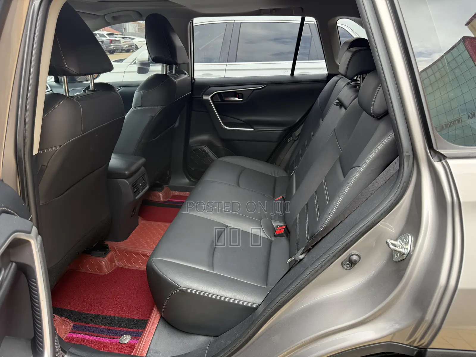 Toyota RAV4 XLE 2021 Silver